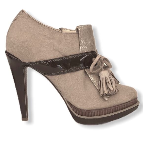 Cole Haan Bootie Heels Cow Hair Kiltie Beige Brown Sz 7 - Picture 2 of 12